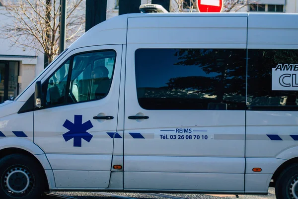 Reims Frankrike November 2020 Visa Traditionell Ambulans Kör Genom Landsbygden — Stockfoto