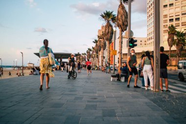 Tel Aviv İsrail 4 Kasım 2020 Herbert Samuel Promenade 'in Tel Aviv' deki tecrit ve Coronavirus salgını sırasında kimliksiz İsrail halkına bakınız.