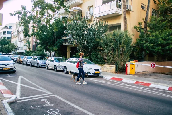 Тель Авив Израиль Ноября 2020 Вид Неопознанных Израильтян Идущих Улицам — стоковое фото