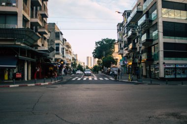 Tel Aviv İsrail 07 Kasım 2020 Coronavirus salgını sırasında Tel Aviv 'in boş sokaklarının görüntüsü ve İsrail nüfusunun sınırlandırılması