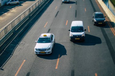 Tel Aviv İsrail 11 Kasım 2020 Kilit ve Coronavirus salgını İsrail 'i vurduğunda Tel Aviv sokaklarındaki şehir trafiğini gösteriyor