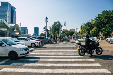 Tel Aviv İsrail 11 Kasım 2020 Kilit ve Coronavirus salgını İsrail 'i vurduğunda Tel Aviv sokaklarındaki şehir trafiğini gösteriyor