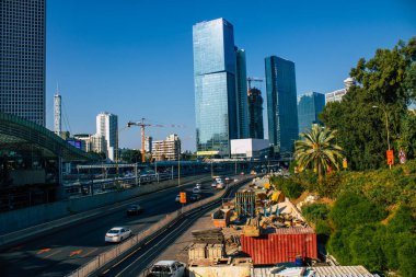 Tel Aviv İsrail 11 Kasım 2020 Kilit ve Coronavirus salgını İsrail 'i vurduğunda Tel Aviv sokaklarındaki şehir trafiğini gösteriyor