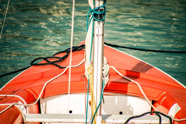 Großaufnahme Eines Bootes Das Yachthafen Festgemacht Hat — Stockfoto