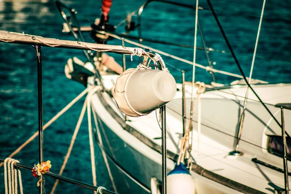 Großaufnahme Eines Bootes Das Yachthafen Festgemacht Hat — Stockfoto