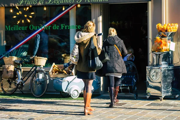 Reims Francie Listopad 2020 Pohled Neidentifikované Osoby Obličejovou Maskou Fronty — Stock fotografie