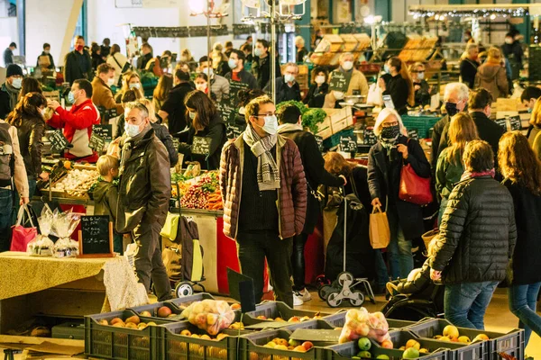 Reims Frankrike November 2020 Visa Oidentifierade Personer Med Ansiktsmasker Shopping — Stockfoto