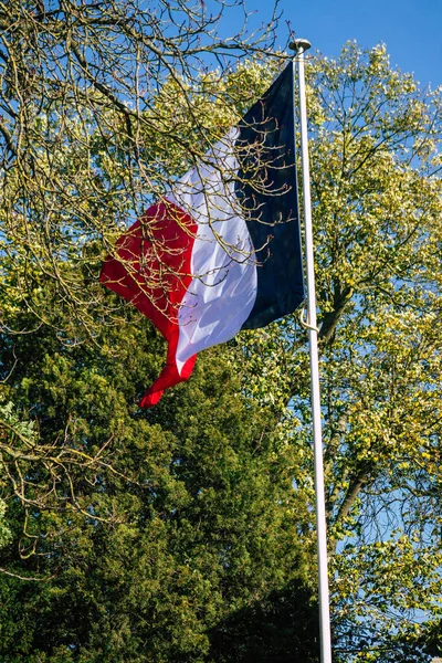 2020年11月11日 法国第二次世界大战阵亡将士纪念碑的揭幕仪式在法国的科罗纳维埃流行病期间举行 — 图库照片