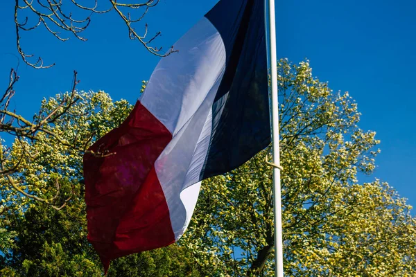 2020年11月11日 法国第二次世界大战阵亡将士纪念碑的揭幕仪式在法国的科罗纳维埃流行病期间举行 — 图库照片