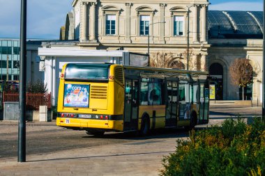Fransa 14 Kasım 2020 'de, Fransa' nın Grand Est bölgesindeki Reims toplu taşıma sisteminin bir parçası olan yolcular için geleneksel bir şehir otobüsünü görüntüledi.