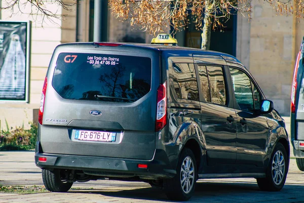 Reims France Novembre 2020 Vue Taxi Traditionnel Pour Passagers Roulant — Photo