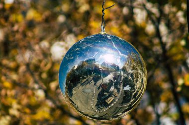 Fransa 14 Kasım 2020 Coronavirus salgını sırasında Reims sokaklarında Noel süslemesi ve nüfusu zapt etme amaçlı tecrit