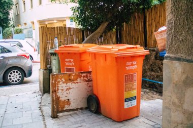 Tel Aviv İsrail 17 Kasım 2020 Tel Aviv sokaklarındaki çöp konteynırının kapatılması