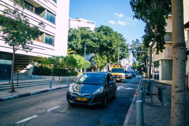 Tel Aviv İsrail 17 Kasım 2020 Kilit ve Coronavirus salgını İsrail 'i vurduğunda Tel Aviv sokaklarındaki şehir trafiğinin görüntüsü