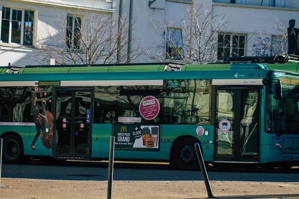 Reims France 2020 View Traditional City Bus Travelers Street Part — 스톡 사진