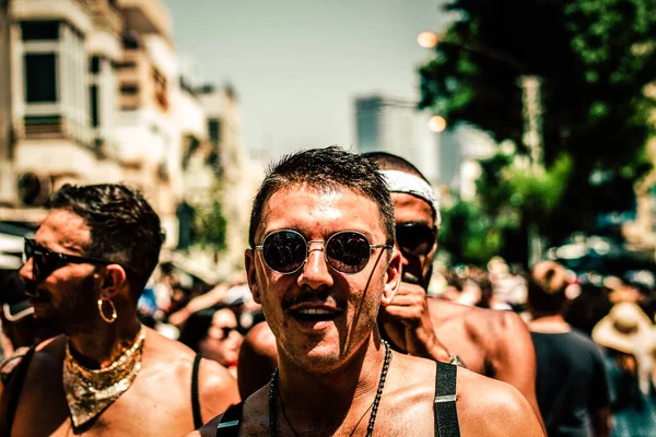 テルアビブイスラエル6月14 2019性的指向の自由のためのLbgt運動による抗議であるテルアビブの通りを通るゲイのプライドパレードに参加した未確認の人々の見解 — ストック写真