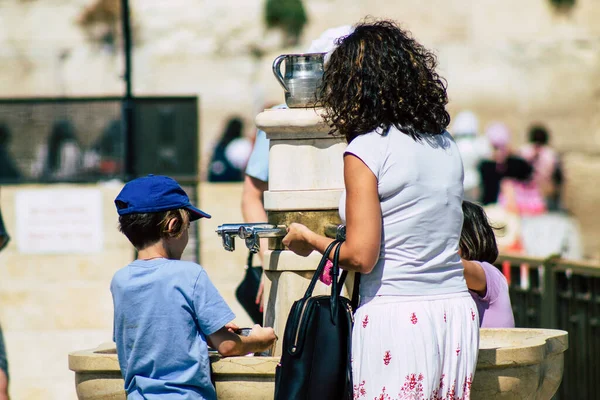 Jerusalem Israel July 2019 View Unknown Israeli People Drinking Fountain — Stock Photo, Image