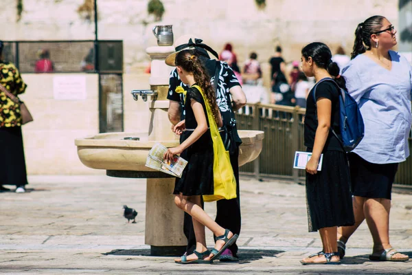 Jerusalém Israel Julho 2019 Vista Pessoas Israelenses Desconhecidas Bebendo Para — Fotografia de Stock