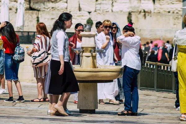 Jerusalem Israel July 2019 View Unknown Israeli People Drinking Fountain — Stock Photo, Image