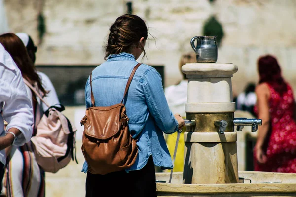 Jeruzalem Israël Juli 2019 Gezicht Onbekende Israëliërs Drinken Aan Fontein — Stockfoto