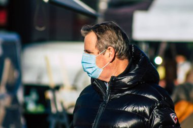 Reims France 28 Kasım 2020 Coronavirus salgını sırasında Fransa 'da maskeli kimliği belirsiz insanların alışveriş yaptığı görüldü.
