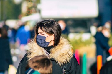 Reims France 28 Kasım 2020 Coronavirus salgını sırasında Fransa 'da maskeli kimliği belirsiz insanların alışveriş yaptığı görüldü.