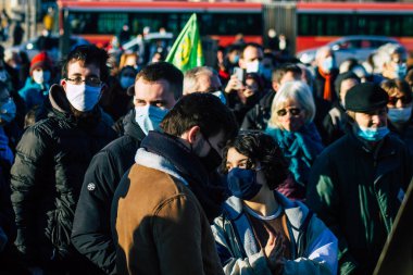 Reims France 28 Kasım 2020 Kimliği belirsiz göstericilerin yeni Küresel Güvenlik tasarısına karşı protesto gösterileri, Fransa 'da basın özgürlüğüne tehdit oluşturacağını beyan ediyor