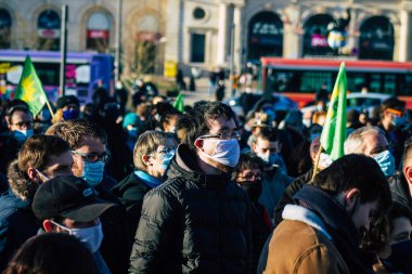 Reims France 28 Kasım 2020 Kimliği belirsiz göstericilerin yeni Küresel Güvenlik tasarısına karşı protesto gösterileri, Fransa 'da basın özgürlüğüne tehdit oluşturacağını beyan ediyor