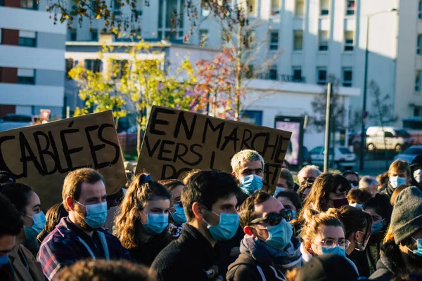 Reims France Noviembre 2020 Vista Manifestantes Identificados Protestando Contra Nuevo —  Fotos de Stock