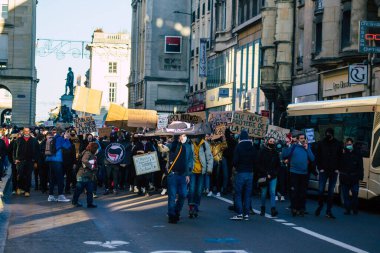 Reims France 28 Kasım 2020 Kimliği belirsiz göstericilerin yeni Küresel Güvenlik tasarısına karşı protesto gösterileri, Fransa 'da basın özgürlüğüne tehdit oluşturacağını beyan ediyor