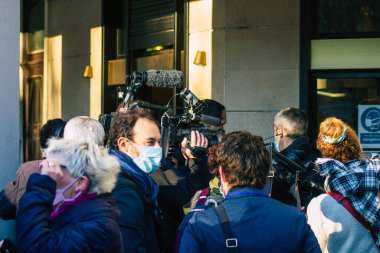 Reims France 28 Kasım 2020 Jean Castex ve Bruno LeMaire, tutukluluk evresinde dükkanların yeniden açılmasına katılan Ekonomi Bakanı