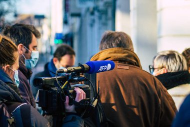 Reims France 28 Kasım 2020 Jean Castex ve Bruno LeMaire, tutukluluk evresinde dükkanların yeniden açılmasına katılan Ekonomi Bakanı