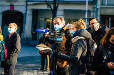 Reims France 28 Kasım 2020 Jean Castex ve Bruno LeMaire, tutukluluk evresinde dükkanların yeniden açılmasına katılan Ekonomi Bakanı