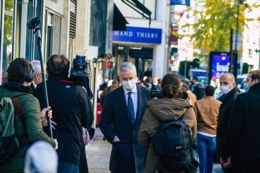 Reims France 28 Kasım 2020 Jean Castex ve Bruno LeMaire, tutukluluk evresinde dükkanların yeniden açılmasına katılan Ekonomi Bakanı