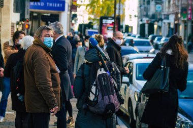 Reims France 28 Kasım 2020 Jean Castex ve Bruno LeMaire, tutukluluk evresinde dükkanların yeniden açılmasına katılan Ekonomi Bakanı