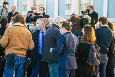 Reims France 28 Kasım 2020 Jean Castex ve Bruno LeMaire, tutukluluk evresinde dükkanların yeniden açılmasına katılan Ekonomi Bakanı