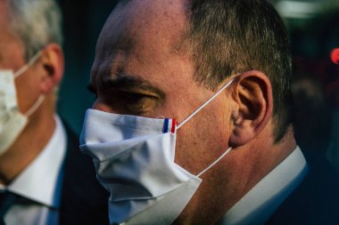 Reims Fransa 'yı 28 Kasım 2020 Jean Castex' in görüntüsü, Fransız hükümetinin başbakanı tecrit safhasında Reims şehrindeki dükkanların yeniden açılmasına katıldı.