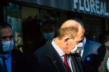 Reims Fransa 'yı 28 Kasım 2020 Jean Castex' in görüntüsü, Fransız hükümetinin başbakanı tecrit safhasında Reims şehrindeki dükkanların yeniden açılmasına katıldı.