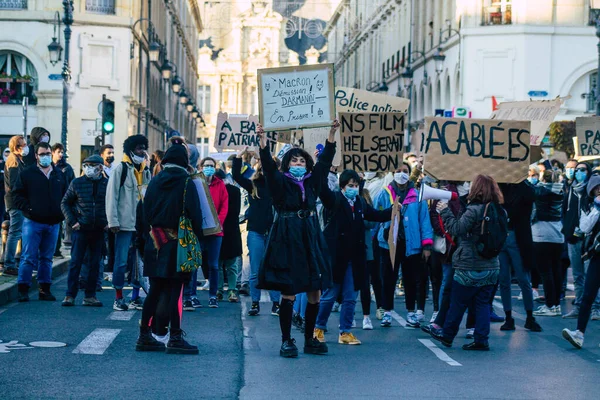 Reims France Listopada 2020 Widok Niezidentyfikowanych Demonstrantów Protestujących Przeciwko Nowej — Zdjęcie stockowe