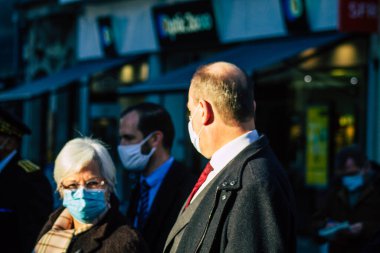 Reims Fransa 'yı 28 Kasım 2020 Jean Castex' in görüntüsü, Fransız hükümetinin başbakanı tecrit safhasında Reims şehrindeki dükkanların yeniden açılmasına katıldı.