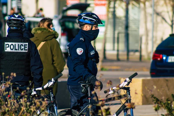 Reims Francia Noviembre 2020 Vista Del Oficial Policía Francés Patrullando — Foto de Stock