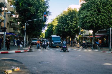 Tel Aviv İsrail 1 Aralık 2020 Coronavirus salgını sırasında Tel Aviv sokaklarındaki şehir trafiğini gösteriyor.