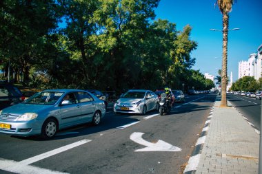 Tel Aviv İsrail 1 Aralık 2020 Coronavirus salgını sırasında Tel Aviv sokaklarındaki şehir trafiğini gösteriyor.