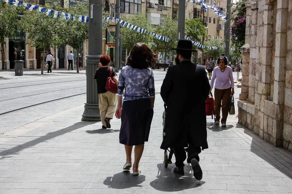 Jerusalén Israel 2019 Vista Personas Israelíes Identificadas Caminando Por Calle —  Fotos de Stock