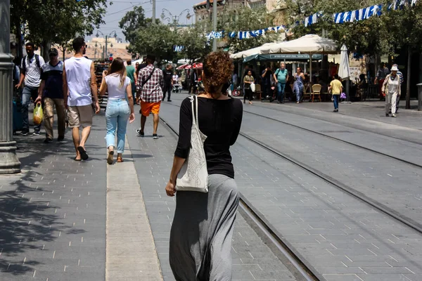 Jeruzalém Izrael 2019 Pohled Neidentifikované Izraelské Lidi Procházející Jaffské Ulici — Stock fotografie