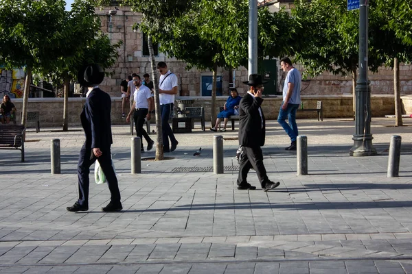 Jeruzalém Izrael 2019 Pohled Neidentifikované Izraelské Lidi Procházející Jaffské Ulici — Stock fotografie