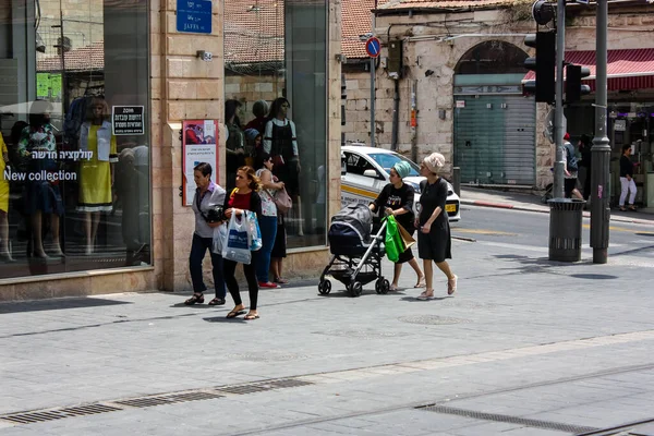 Jeruzalém Izrael 2019 Pohled Neidentifikované Izraelské Lidi Procházející Jaffské Ulici — Stock fotografie