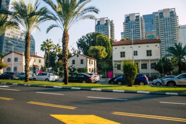 Tel Aviv İsrail 2 Aralık 2020 Coronavirus salgını sırasında Tel Aviv sokaklarındaki şehir trafiğini gösteriyor.