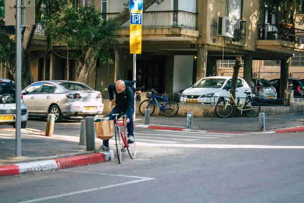 Тель Авив Израиль Декабря 2020 Вид Неизвестных Людей Прокатившихся Улицам — стоковое фото