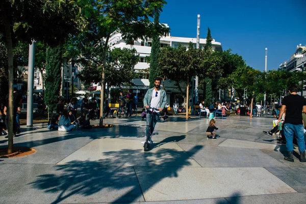 Tel Aviv Israel Diciembre 2020 Vista Personas Israelíes Identificadas Divirtiéndose — Foto de Stock